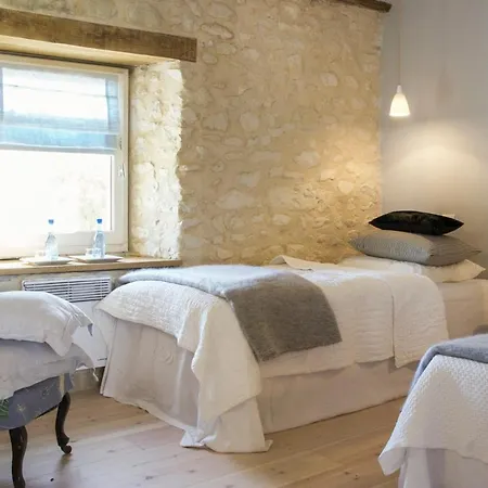 Sleeps 12 With Pool And Wifi Villa